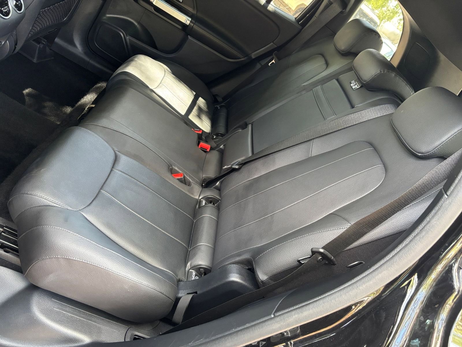 Used 2025 Mercedes-Benz GLB 250 image 38