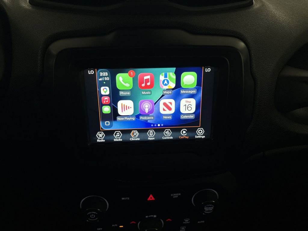 Used 2019 Jeep Renegade Latitude w/ Cold Weather Group image 34