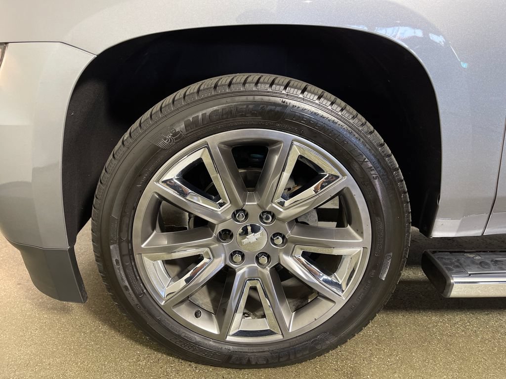 Used 2019 Chevrolet Tahoe LT w/ LT Signature Package RWD image 11