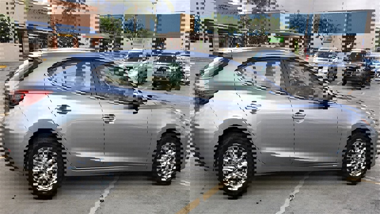 Used 2016 MAZDA MAZDA3 i Sport w/ Preferred Equipment Package image 5