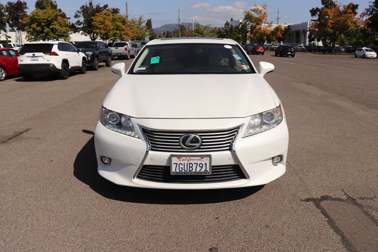 Used 2014 Lexus ES 350 w/ Luxury Package FWD image 2