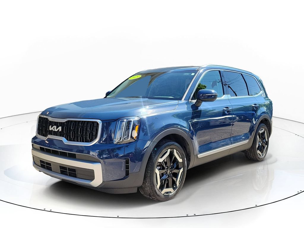 Certified 2023 Kia Telluride EX w/ EX Captain's Chair Package FWD image 3