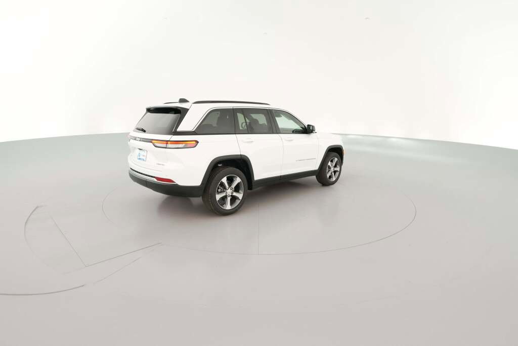 New 2025 Jeep Grand Cherokee Limited w/ Trailer Tow Package image 12