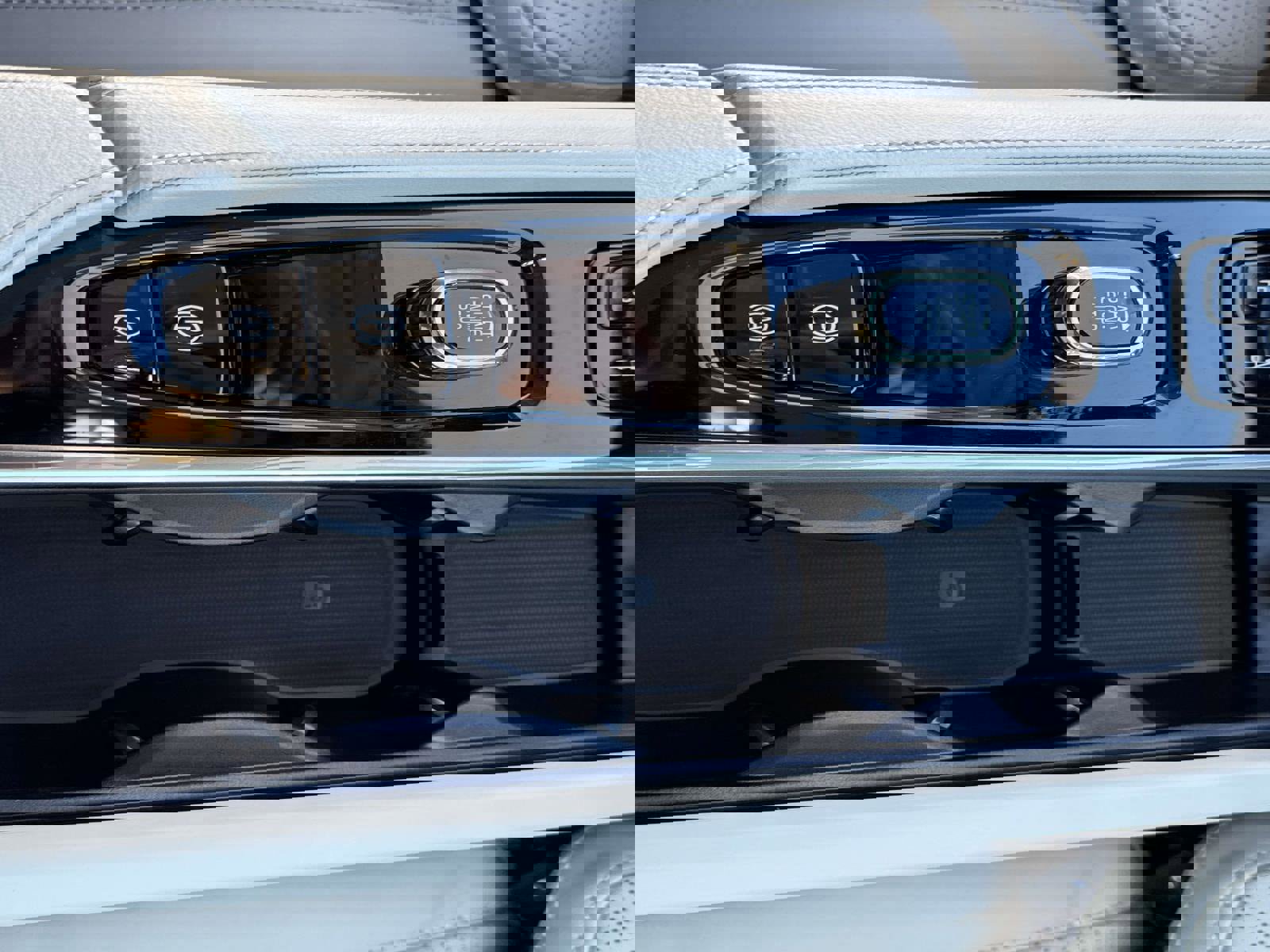 Certified 2024 Volvo S90 B6 Ultimate w/ Protection Package Premier image 24