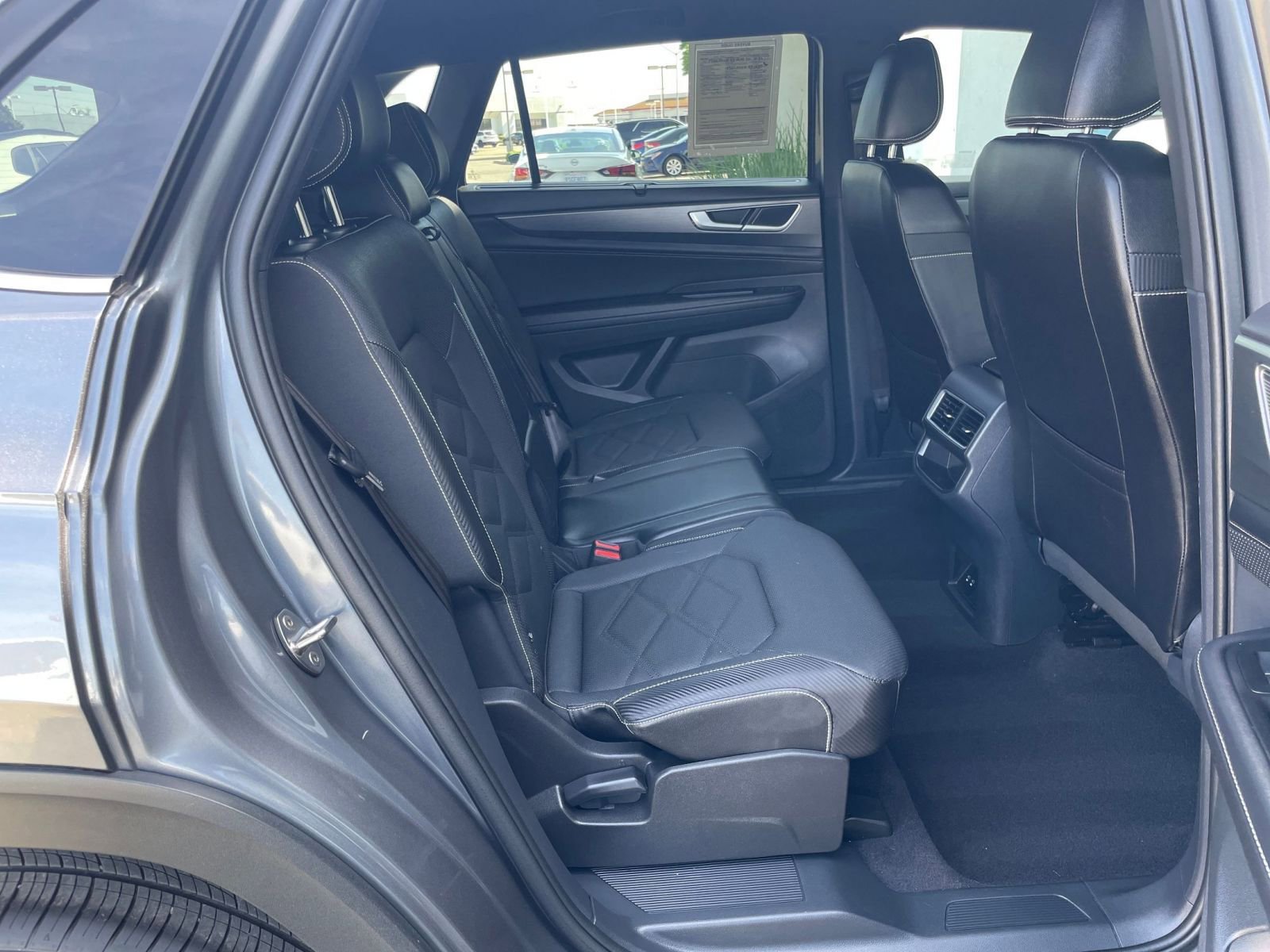 Used 2025 Volkswagen Atlas Cross Sport SE image 28