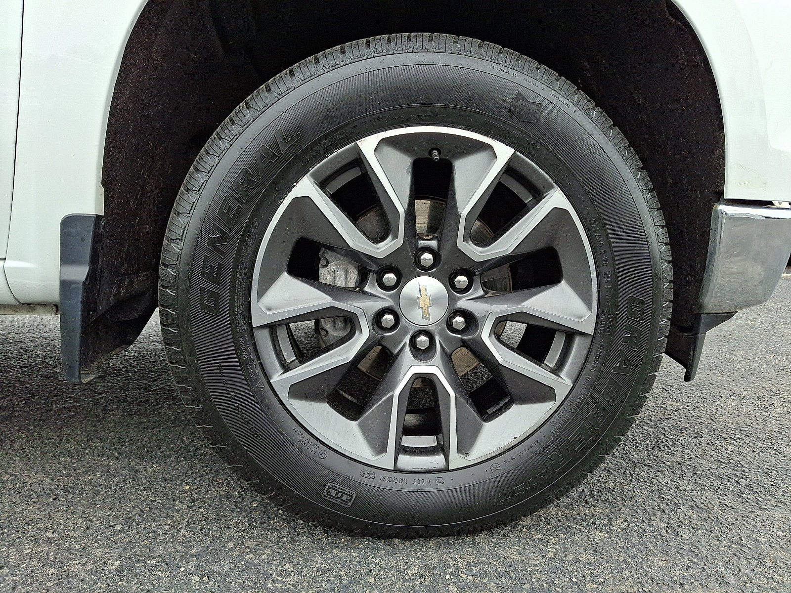 Used 2024 Chevrolet Silverado 1500 LT AWD/4WD image 9