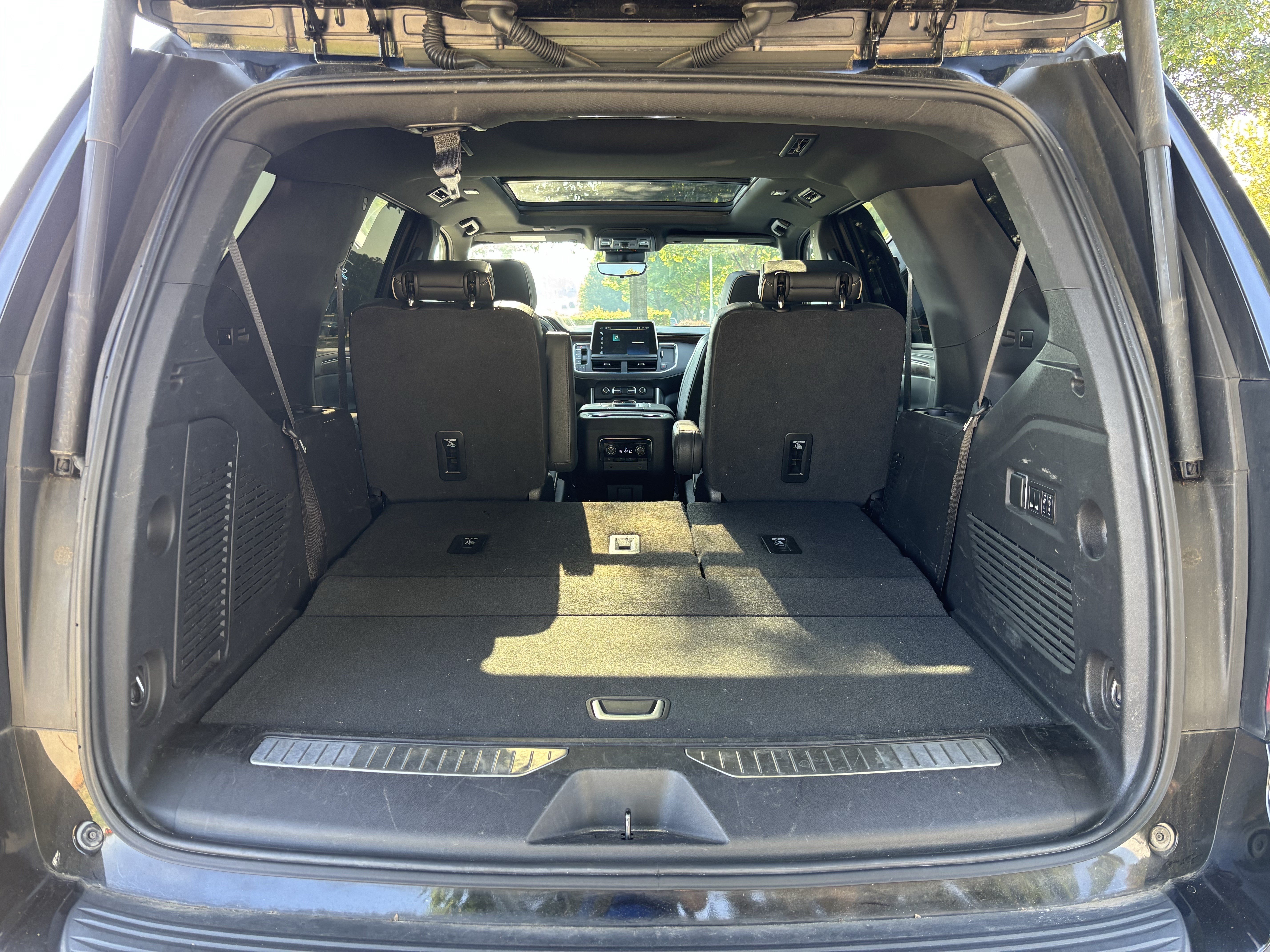 Used 2023 Chevrolet Tahoe Premier AWD/4WD image 35