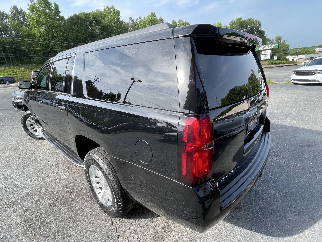Used 2019 Chevrolet Suburban LT image 4