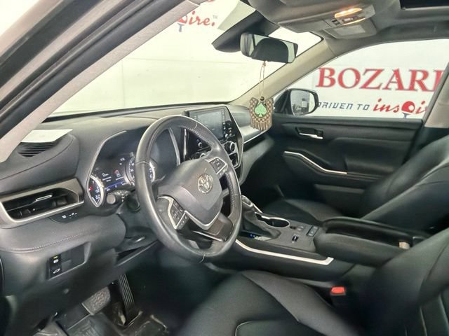 Used 2022 Toyota Highlander XLE FWD image 12