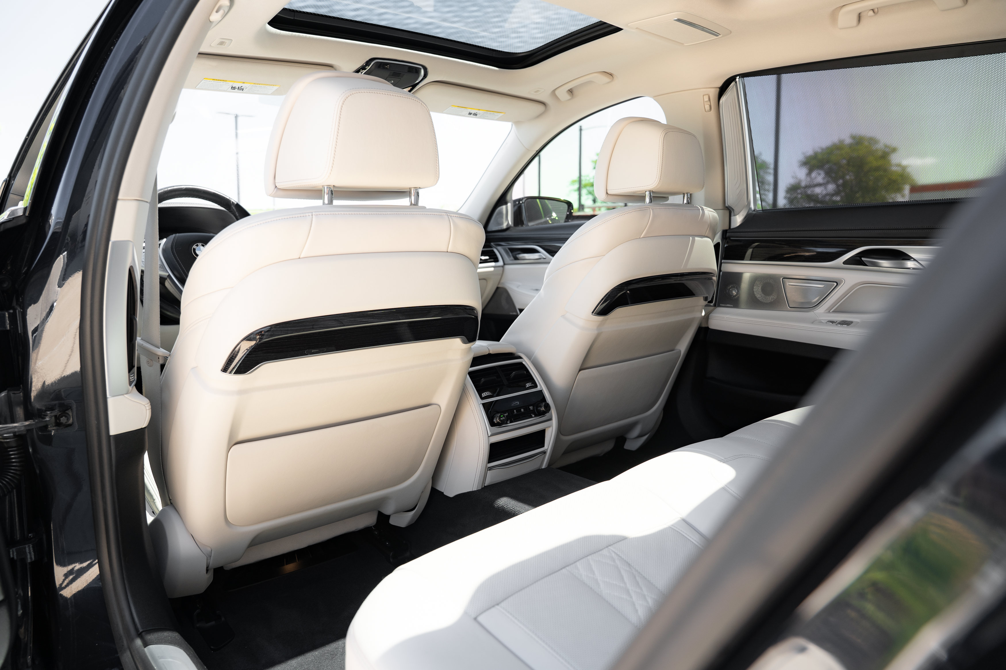 Used 2020 BMW 750i xDrive w/ Autobahn Package AWD/4WD image 25