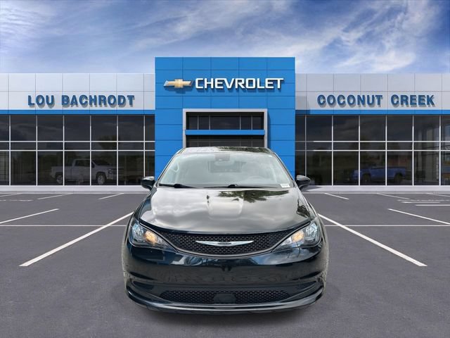 Used 2023 Chrysler Voyager LX FWD image 3