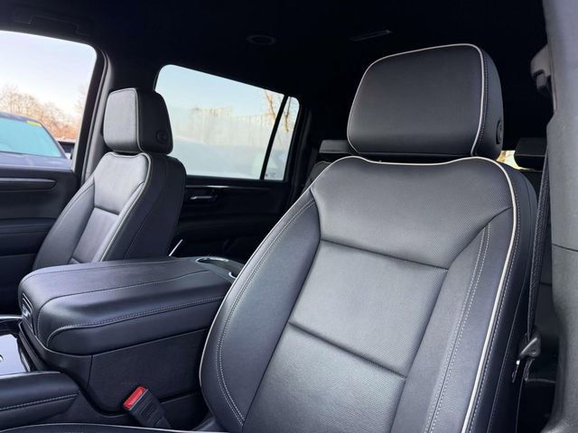 Used 2025 Chevrolet Suburban Premier AWD/4WD image 12