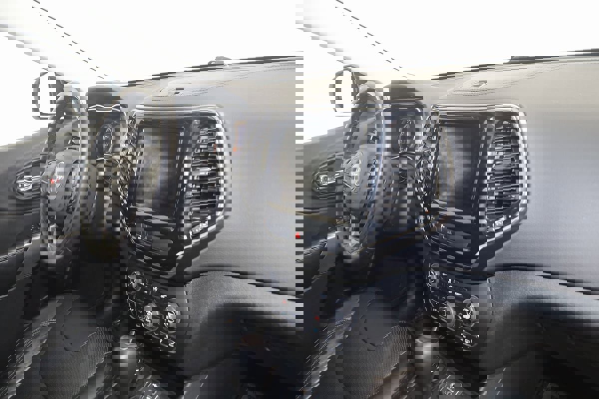 Used 2020 Jeep Cherokee Limited image 38