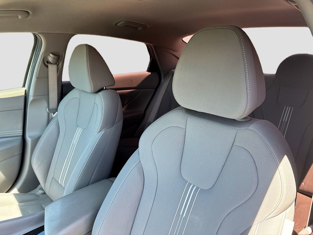 Used 2023 Hyundai Elantra SEL w/ Convenience Package image 11