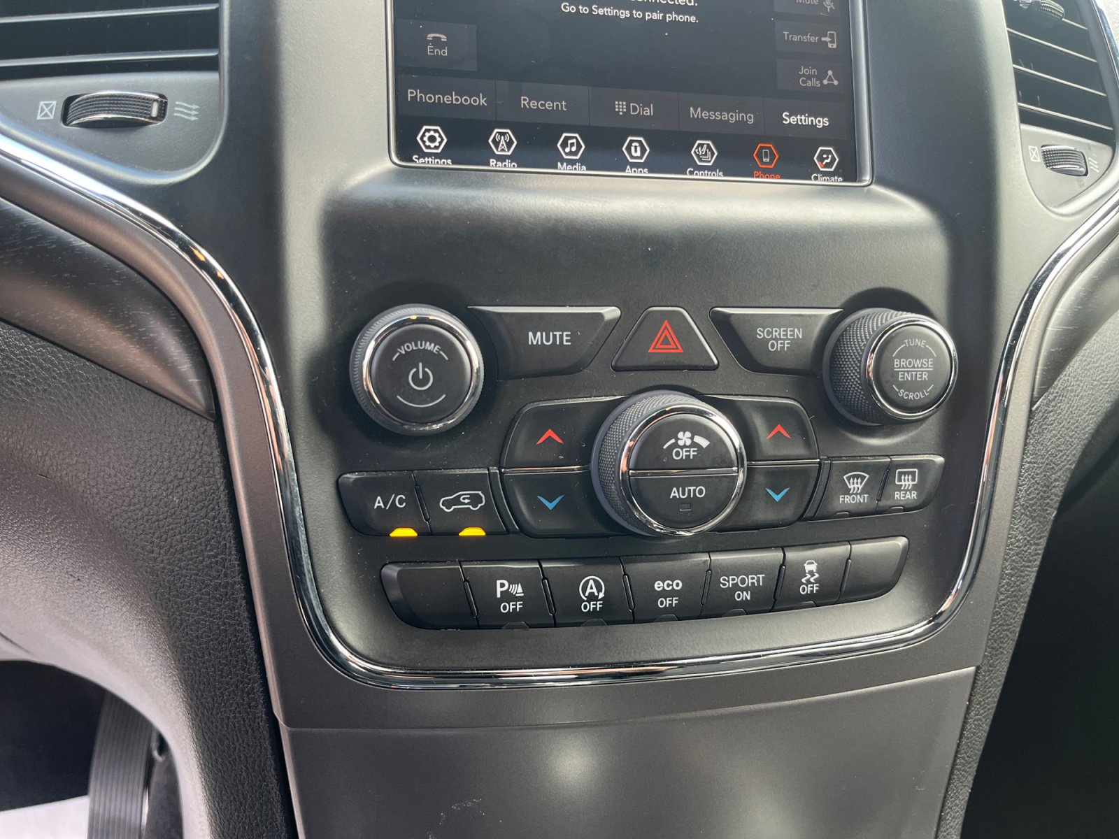 Used 2018 Jeep Grand Cherokee Laredo image 12