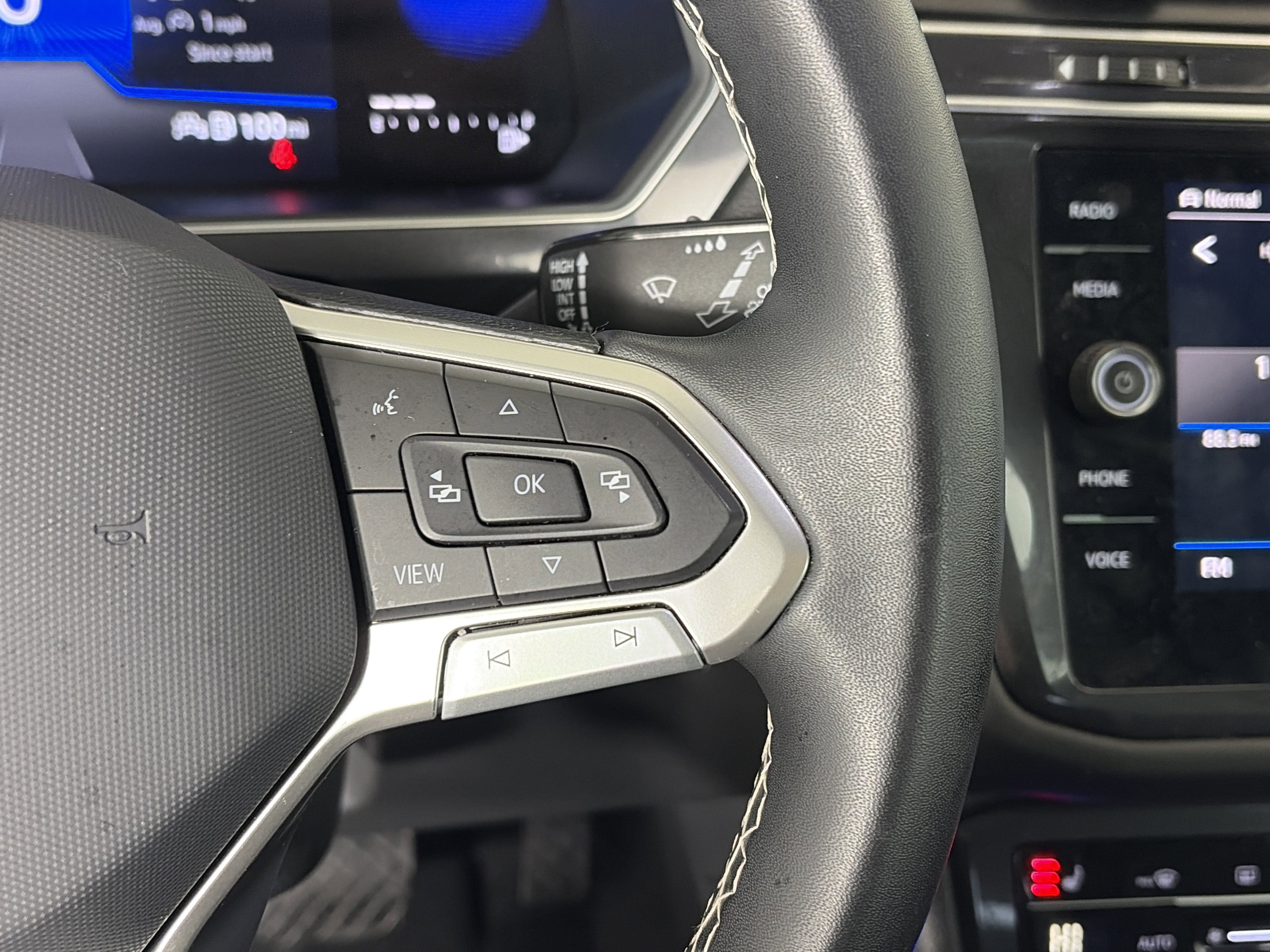 Used 2022 Volkswagen Tiguan SE image 28