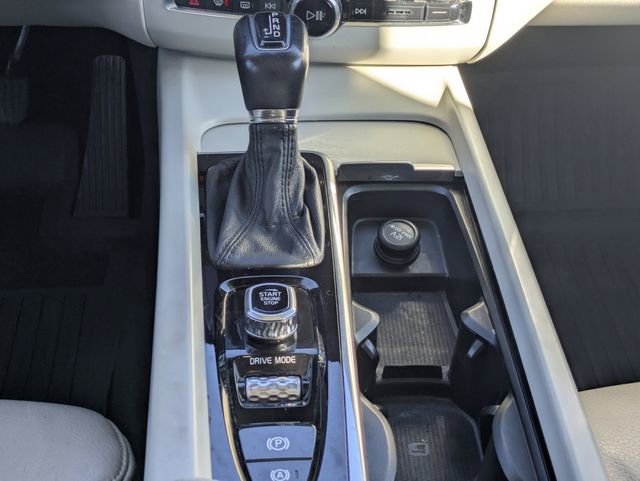 Used 2018 Volvo XC60 T6 Momentum w/ Convenience Package image 20