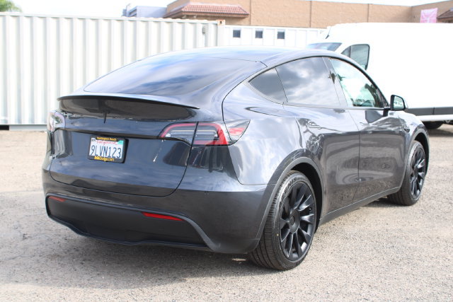 Used 2024 Tesla Model Y Long Range RWD image 5