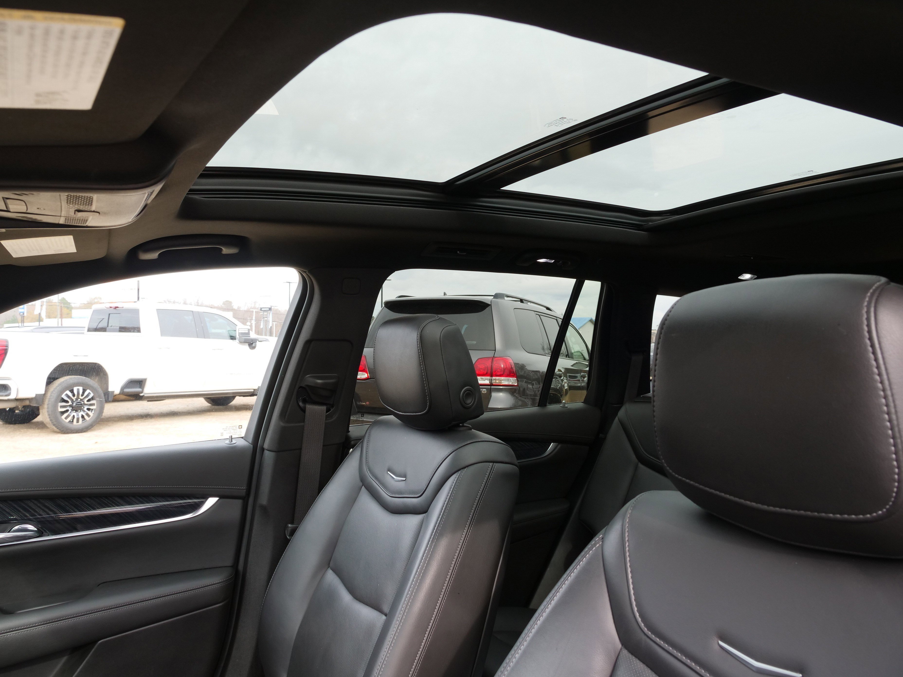 Certified 2022 Cadillac XT6 Premium Luxury image 30