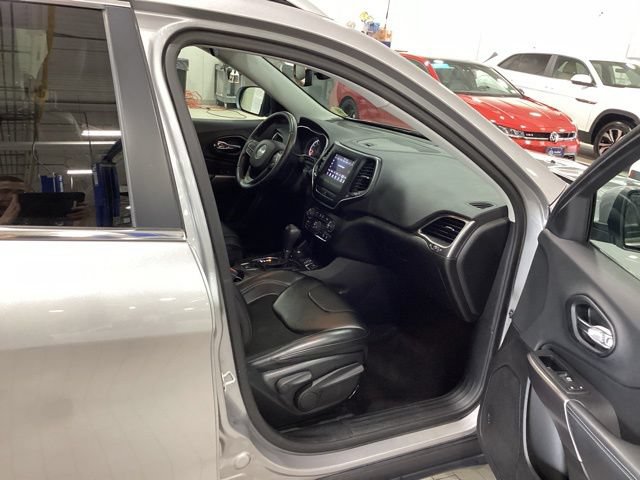 Used 2019 Jeep Cherokee Latitude Plus w/ Comfort/Convenience Group AWD/4WD image 10