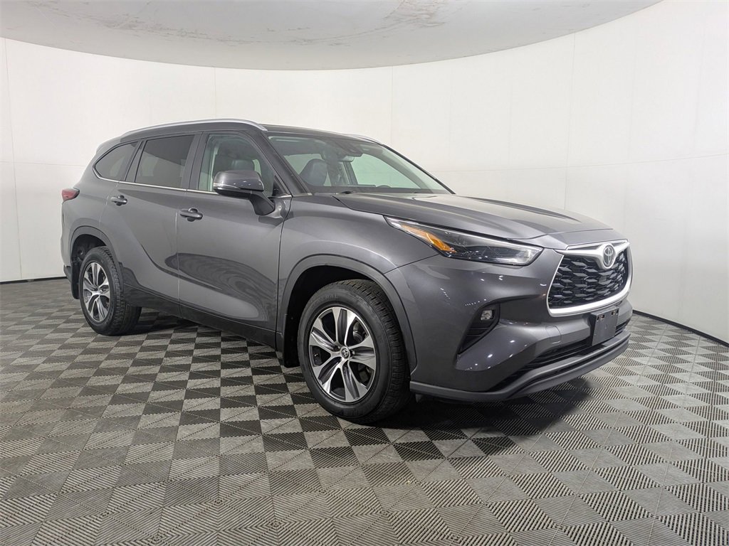 Used 2023 Toyota Highlander XLE image 7
