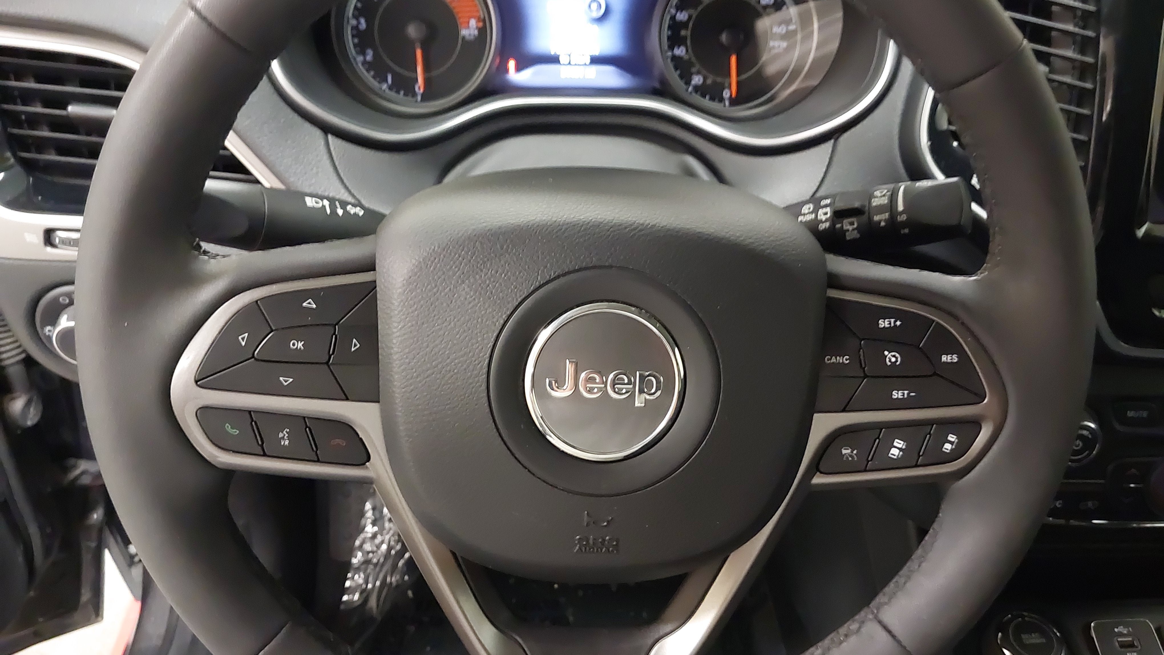 Used 2022 Jeep Cherokee Limited AWD/4WD image 35