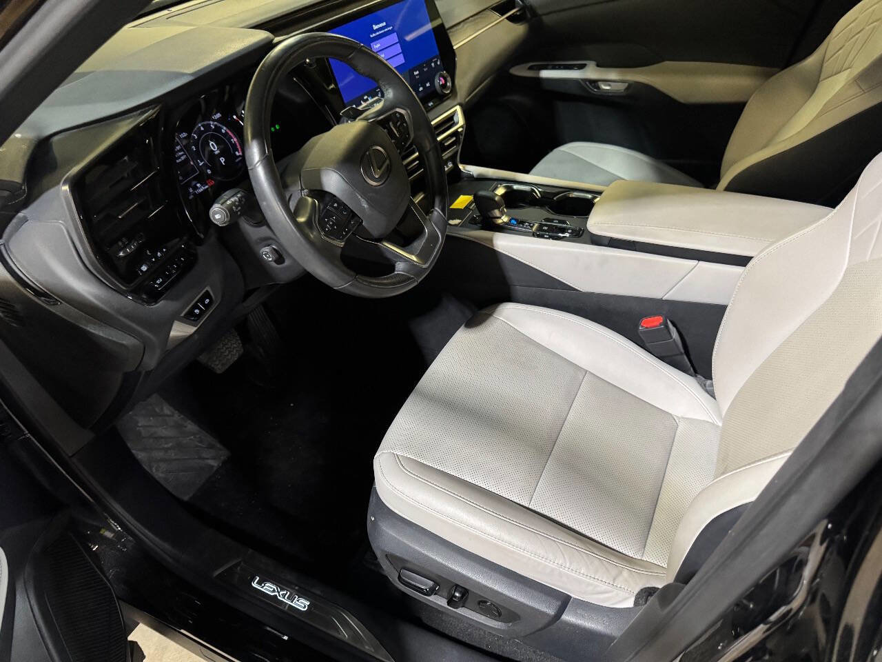 Used 2023 Lexus RX 350 FWD image 5