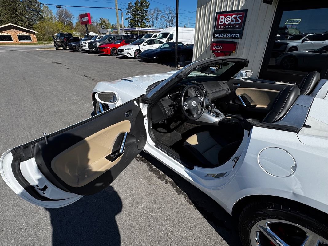 Used 2009 Saturn Sky Red Line RWD image 10