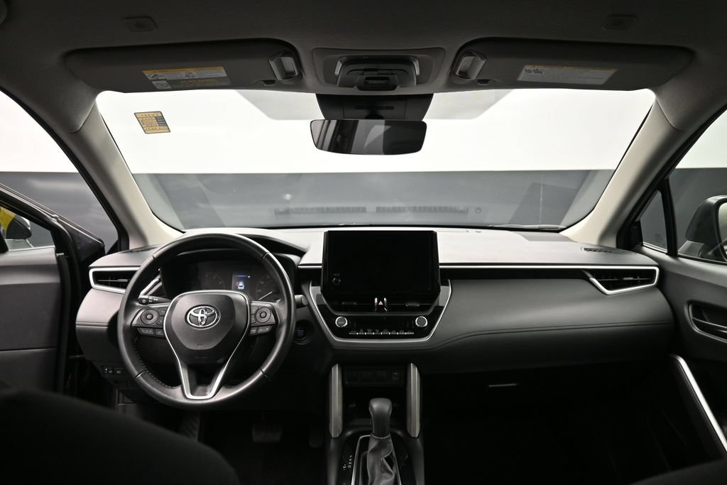 Used 2025 Toyota Corolla Cross LE FWD image 25
