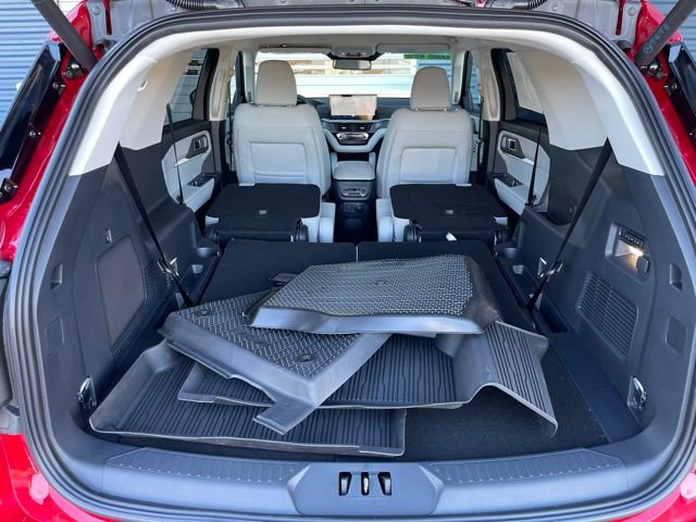 New 2026 Ford Explorer Platinum image 26