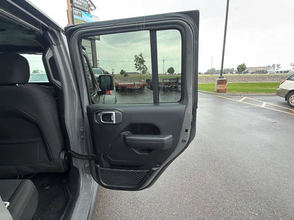 Used 2023 Jeep Gladiator Sport AWD/4WD image 23