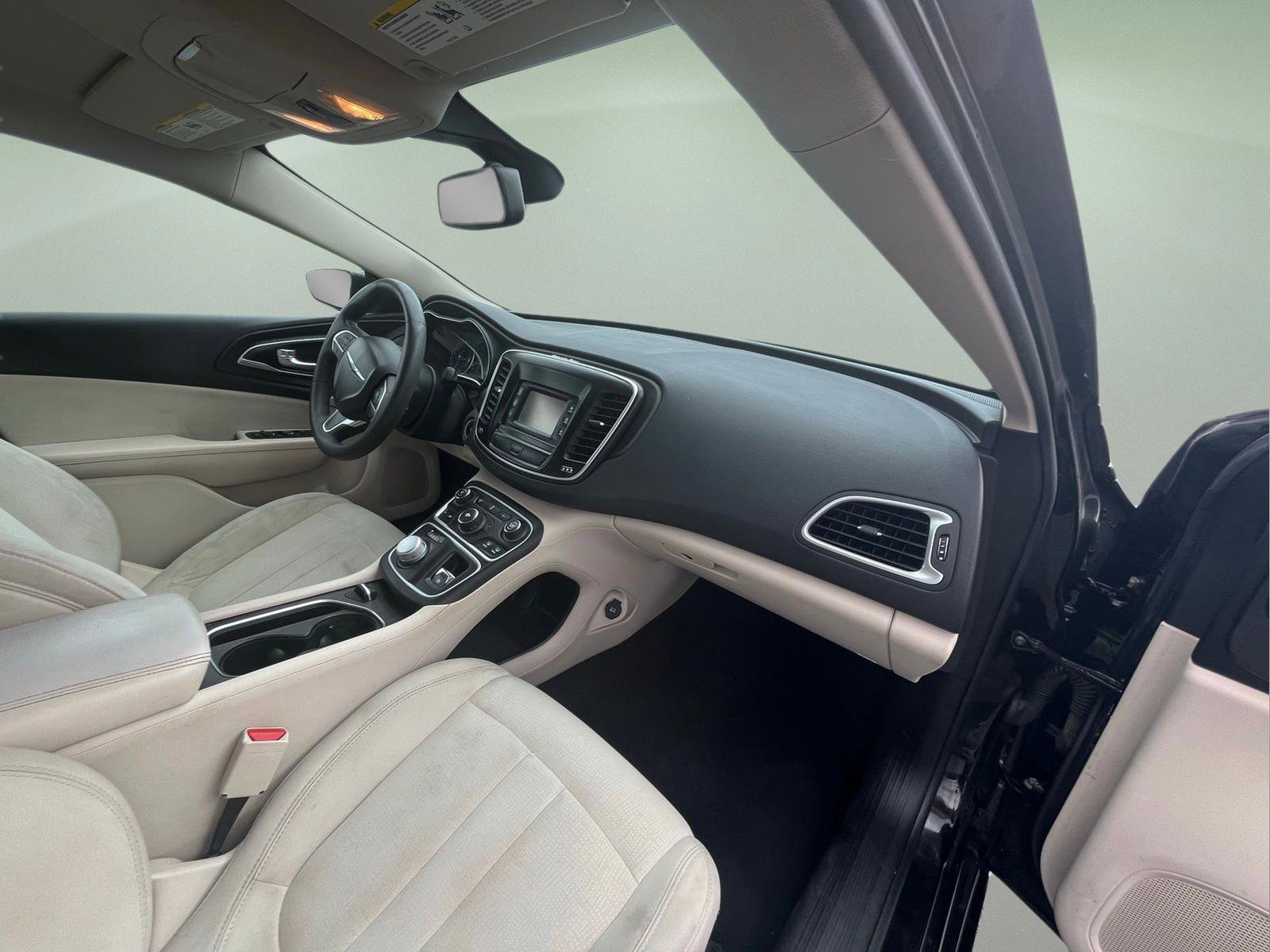 Used 2016 Chrysler 200 Limited image 33