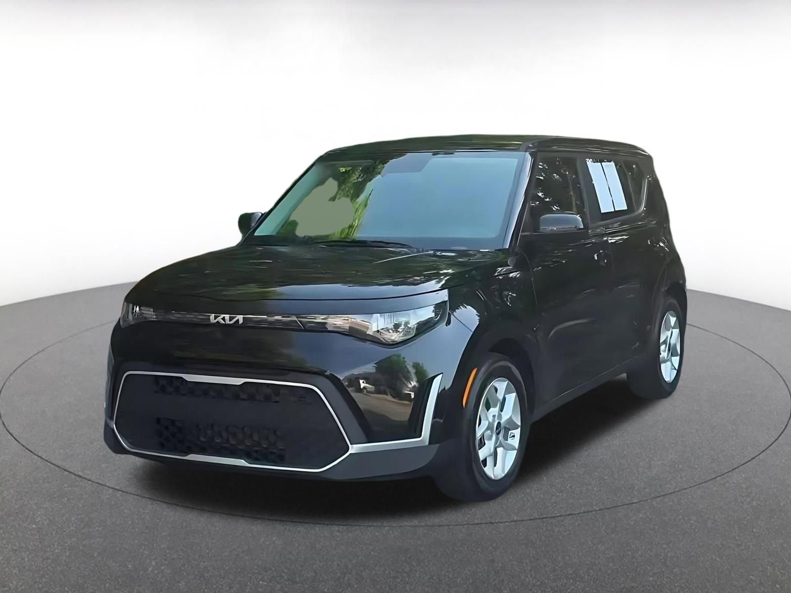 Used 2025 Kia Soul LX w/ LX Technology Package FWD image 8