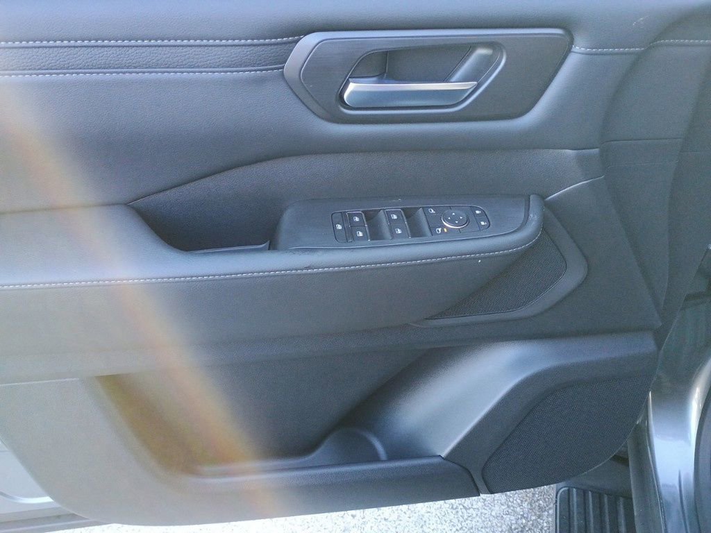 New 2025 Nissan Armada SV image 11