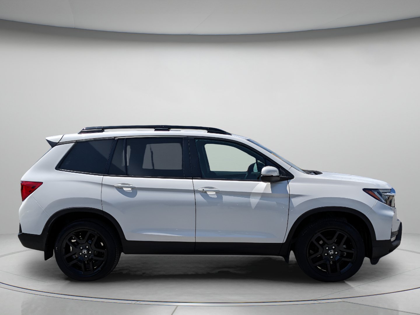Used 2025 Honda Passport EX-L image 9