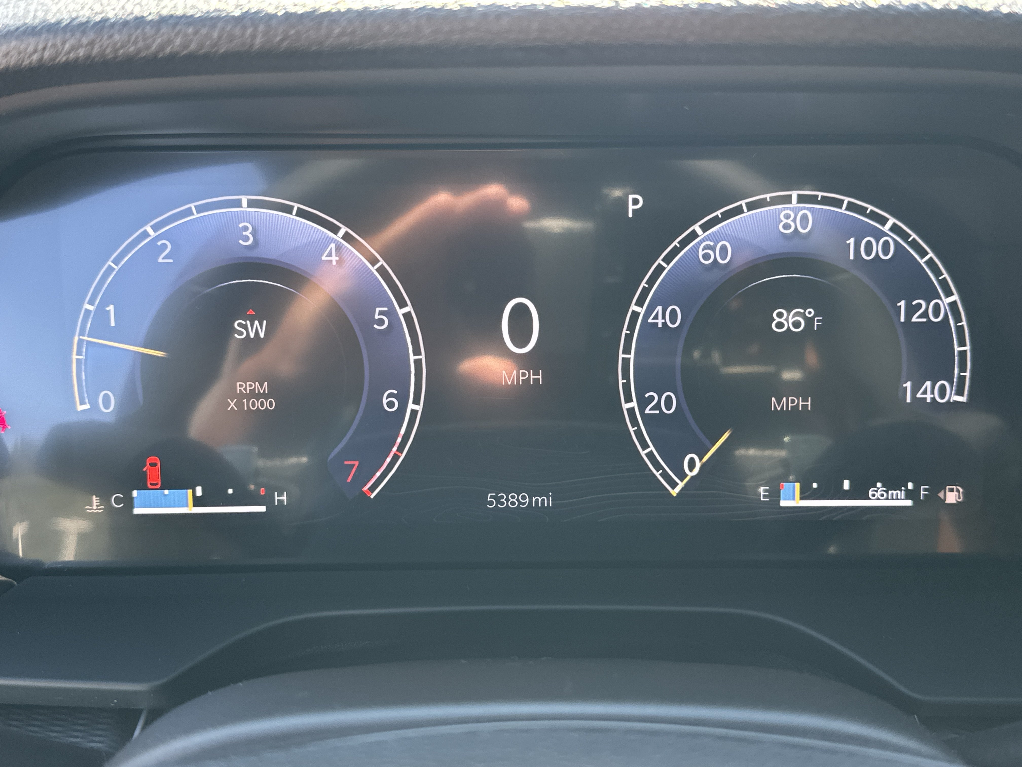 Used 2025 Jeep Grand Cherokee Laredo w/ Luxury Tech Group I RWD image 28