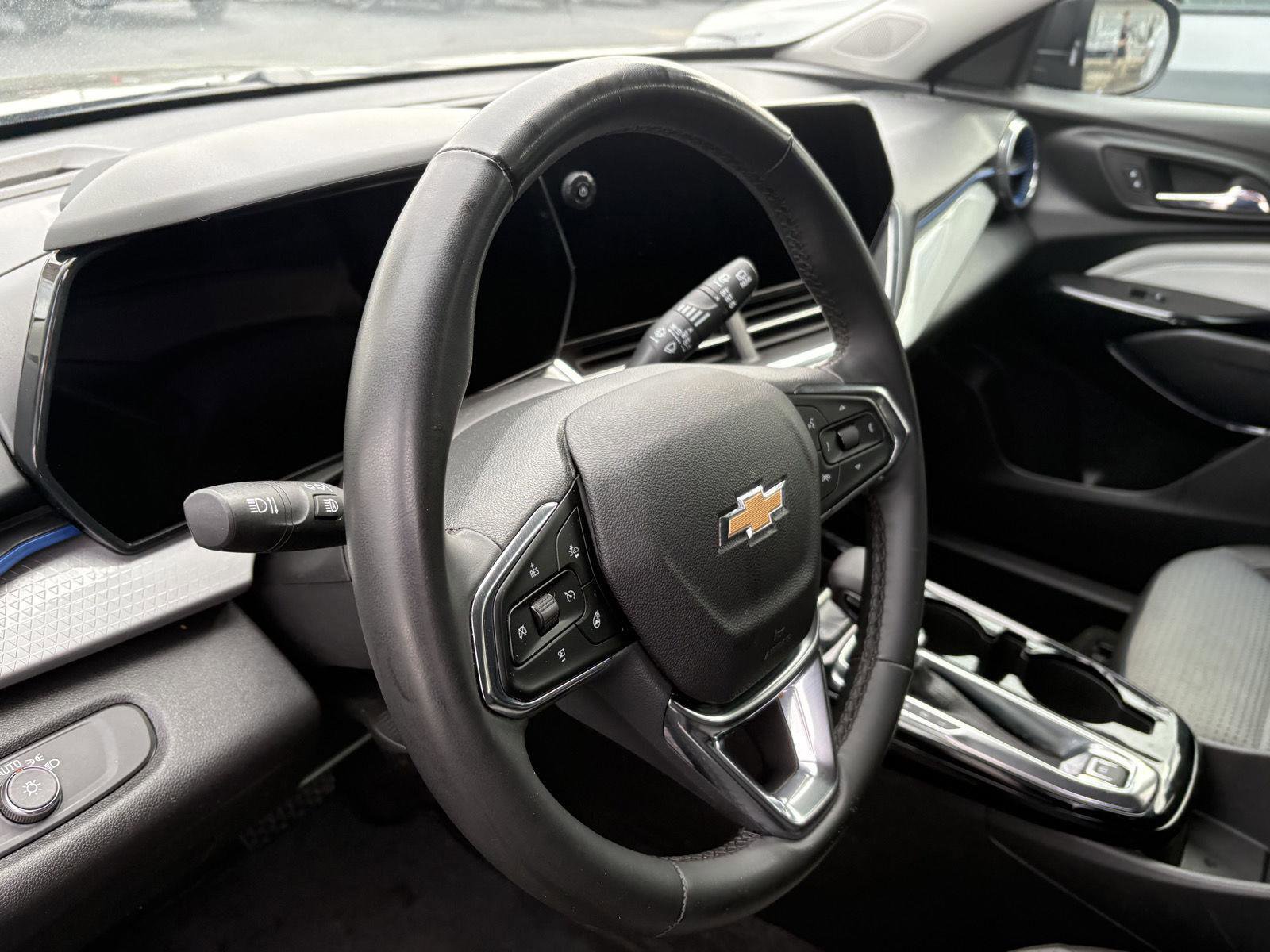 Used 2025 Chevrolet Trax LT w/ Driver Confidence Package image 7