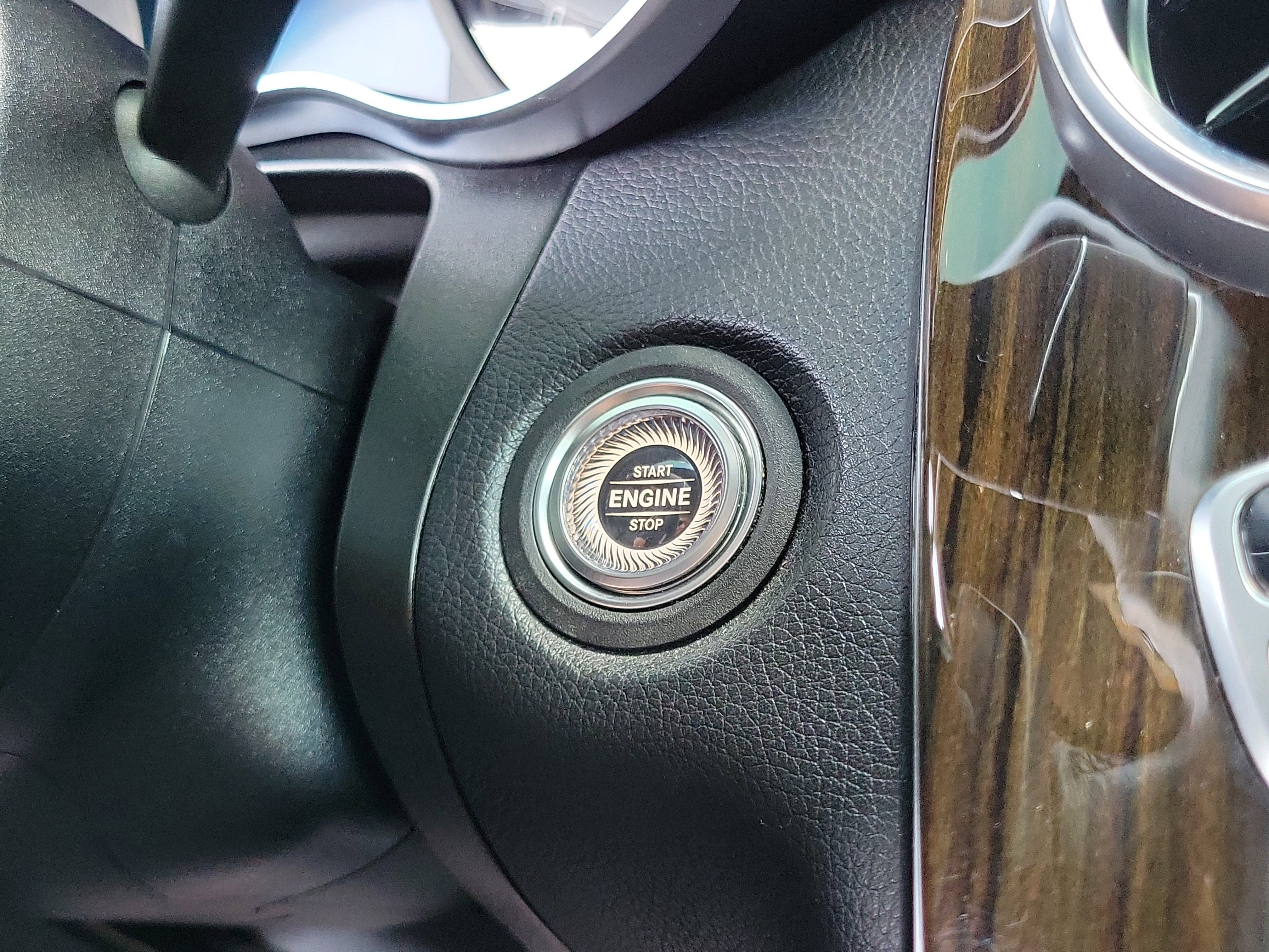 Used 2020 Mercedes-Benz GLC 300 w/ Premium Package image 28