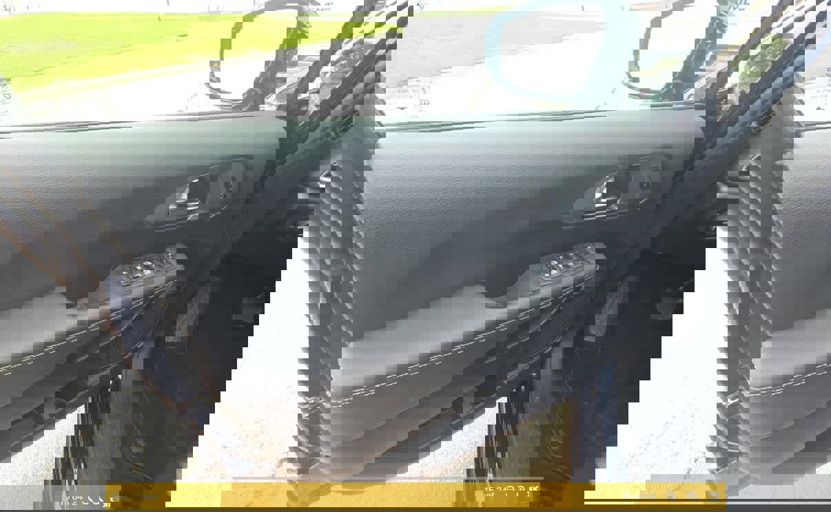 Used 2025 Chrysler Pacifica Select image 14