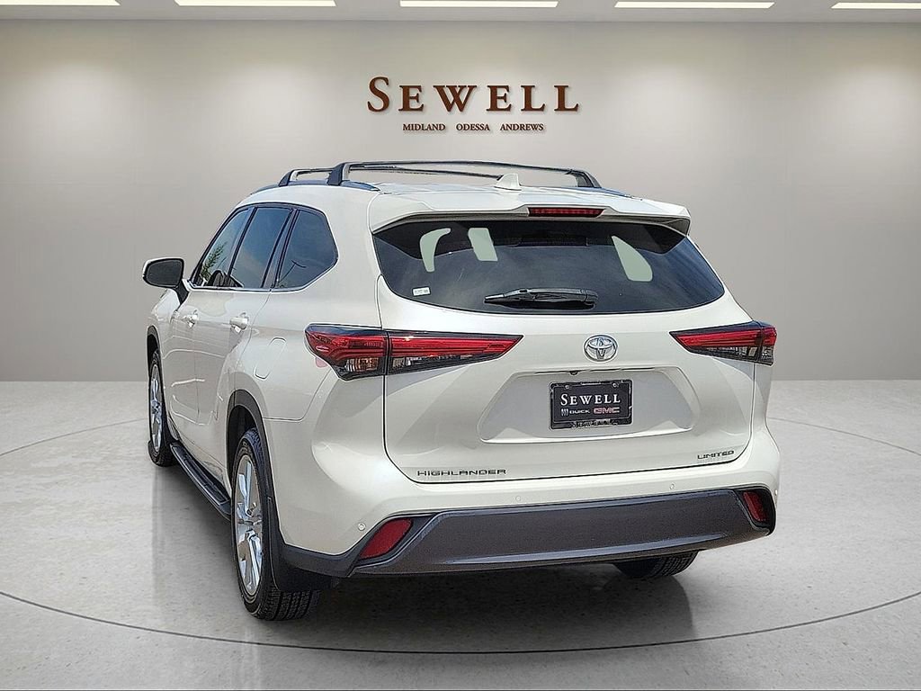 Used 2021 Toyota Highlander Limited FWD image 3
