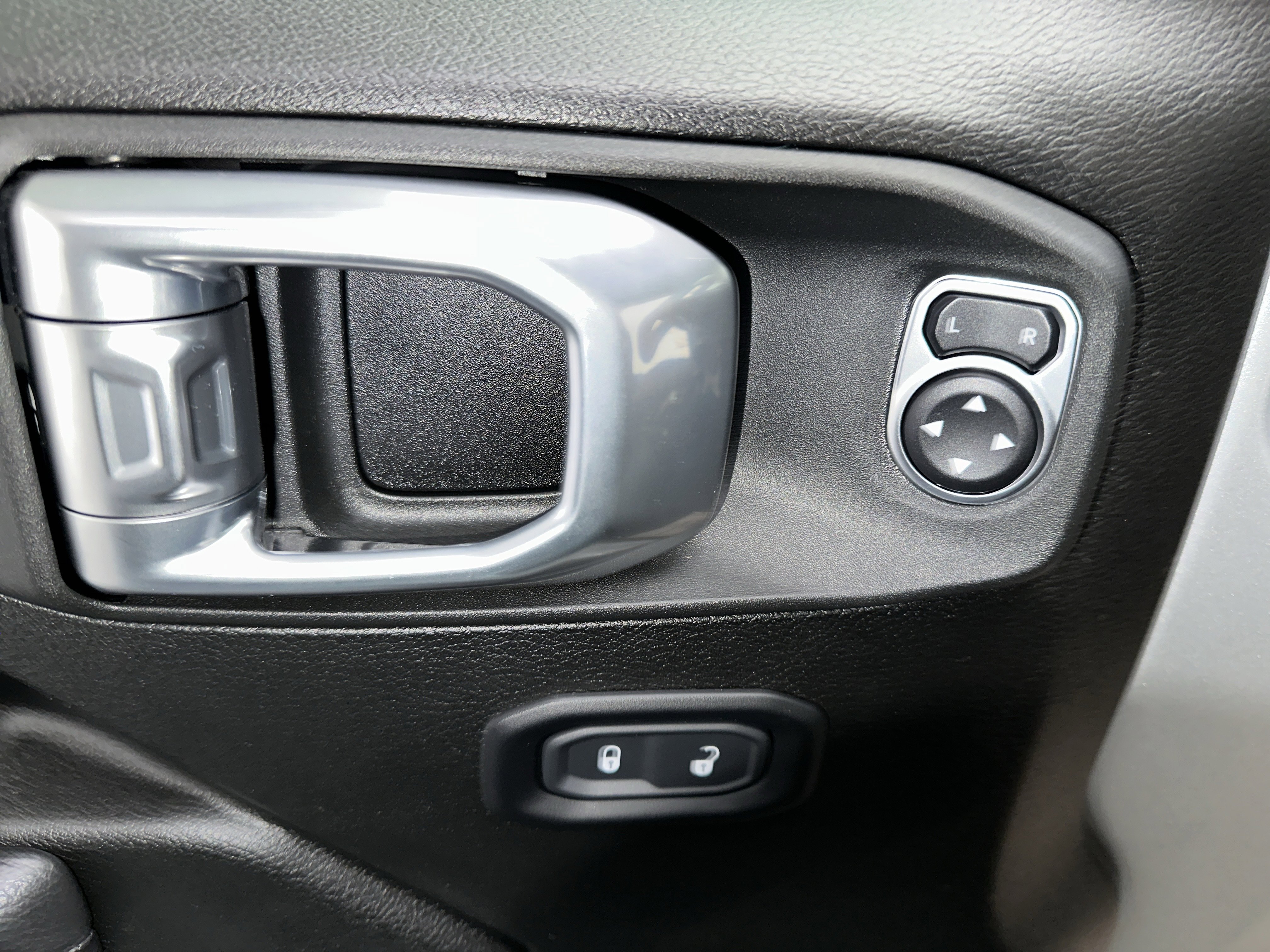 Used 2022 Jeep Wrangler Unlimited Sport image 19