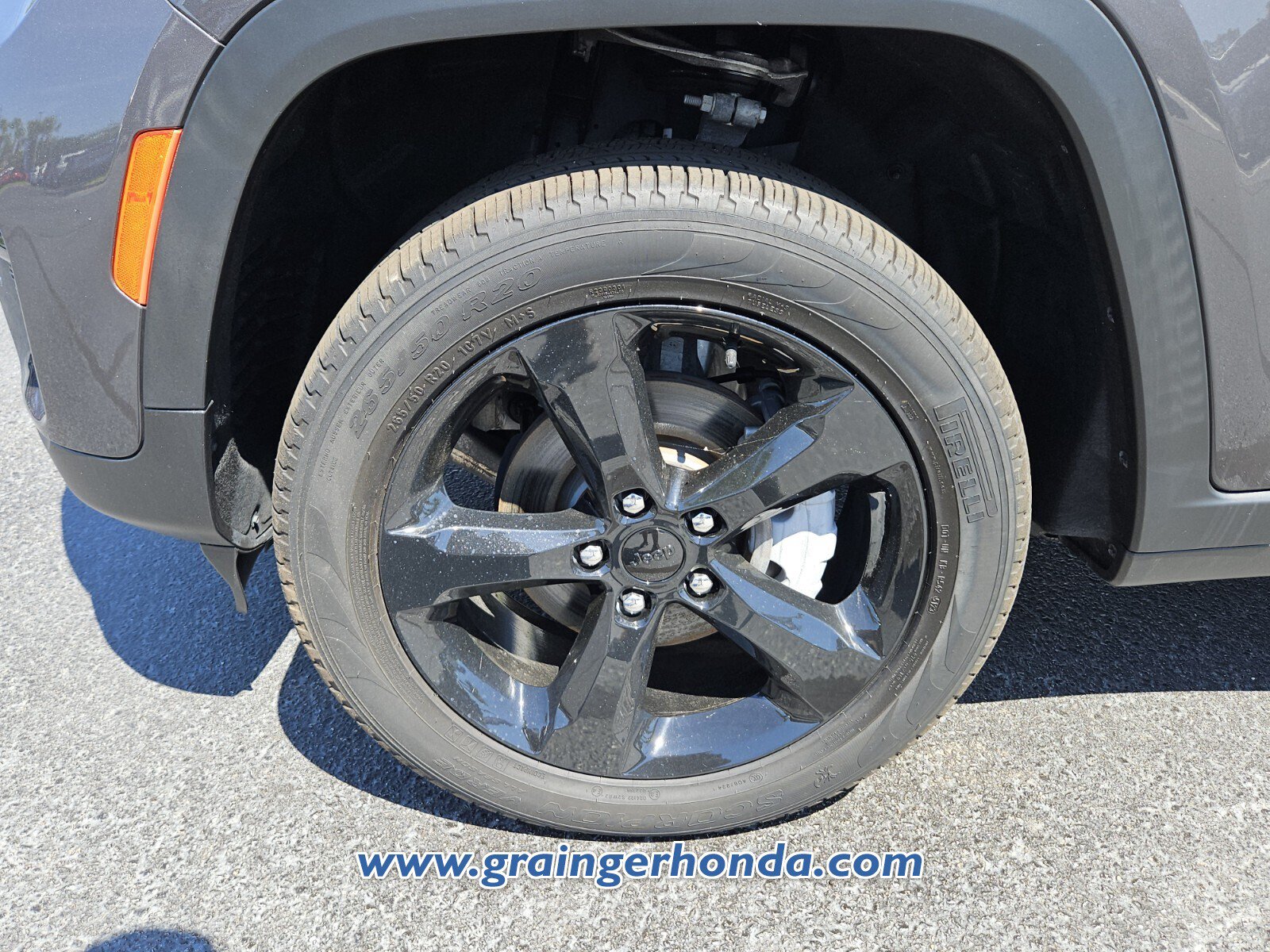 Used 2024 Jeep Grand Cherokee Limited w/ Black Appearance Package AWD/4WD image 9