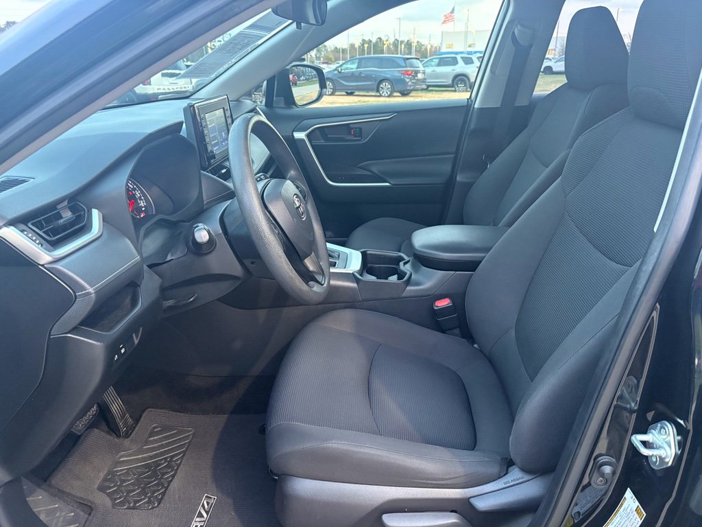 Used 2019 Toyota RAV4 LE image 10