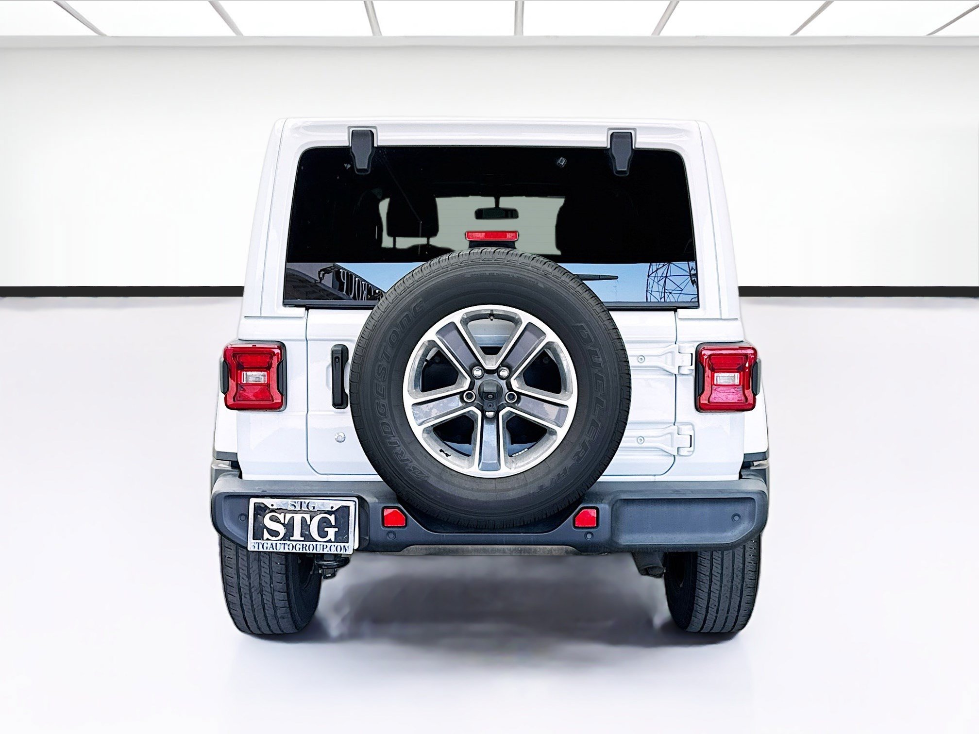 Used 2018 Jeep Wrangler Unlimited Sahara w/ Dual Top Group AWD/4WD image 5