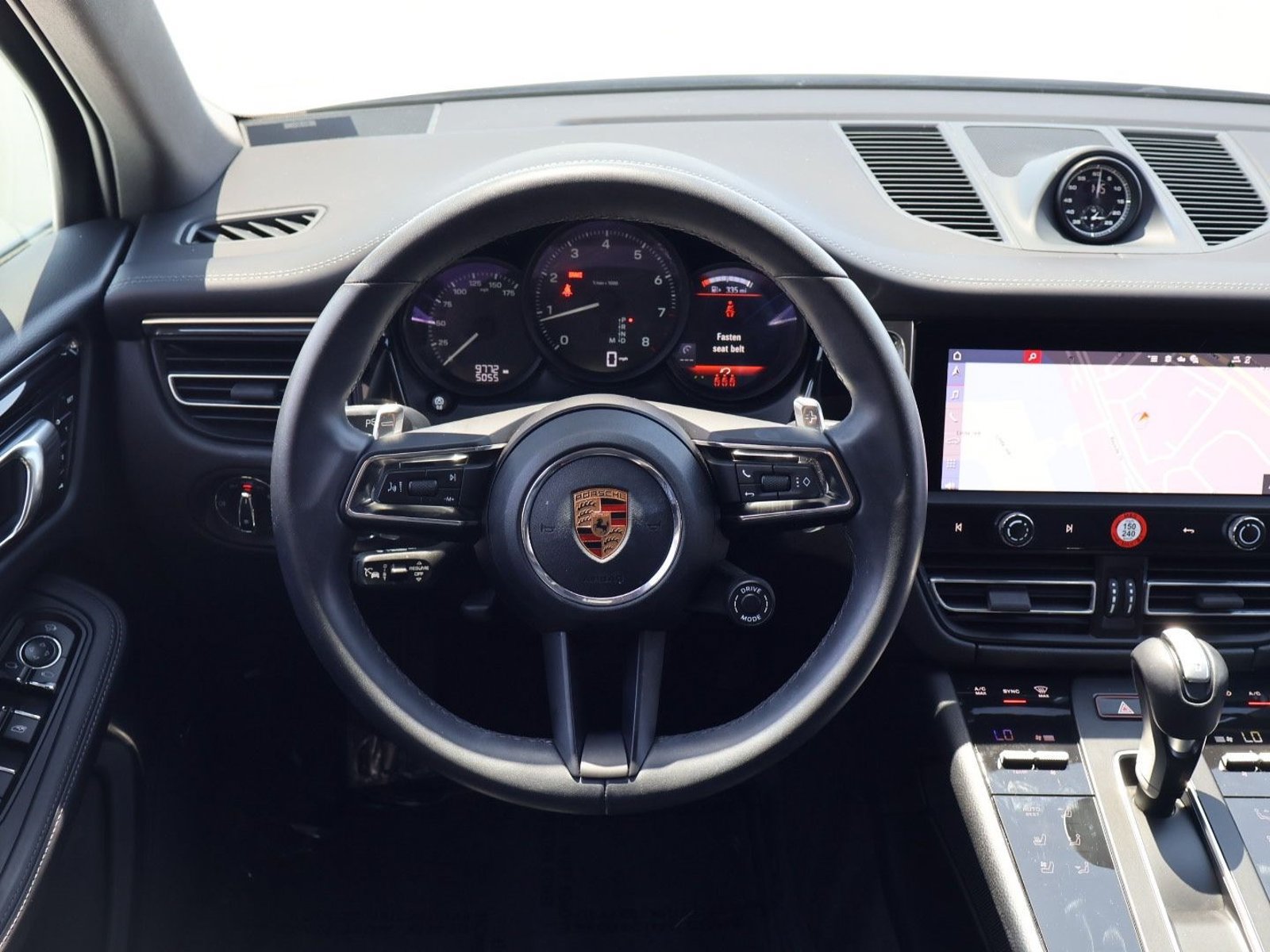 Certified 2026 Porsche Macan AWD/4WD image 15