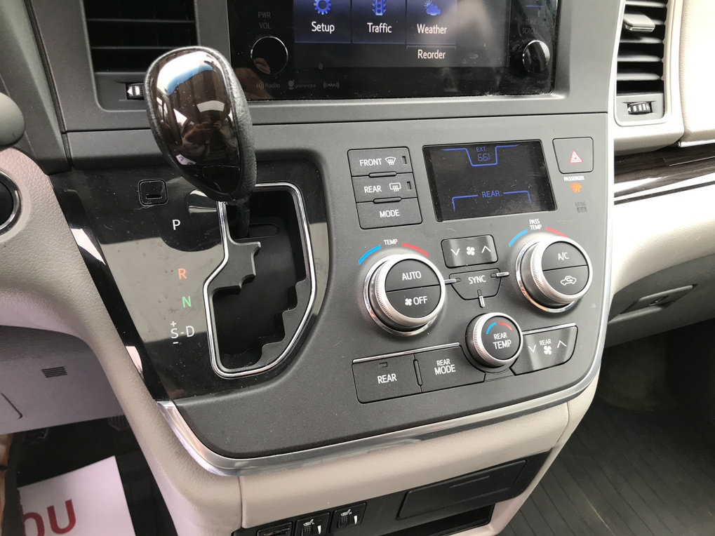 Used 2017 Toyota Sienna XLE FWD image 20