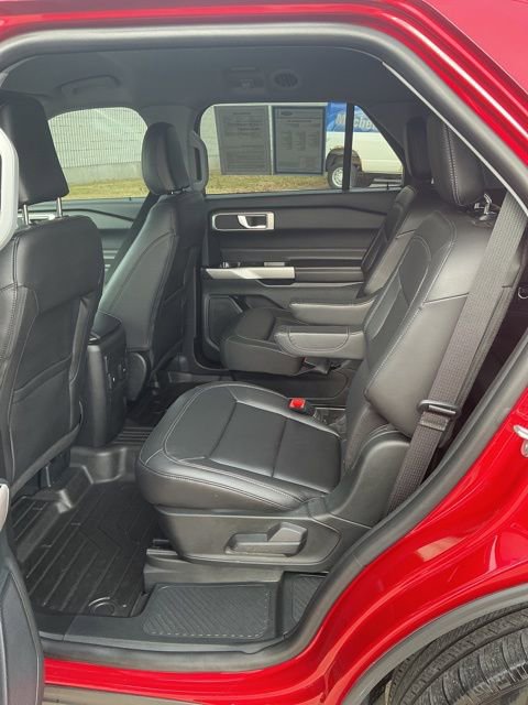 Used 2023 Ford Explorer XLT w/ Equipment Group 202A image 14