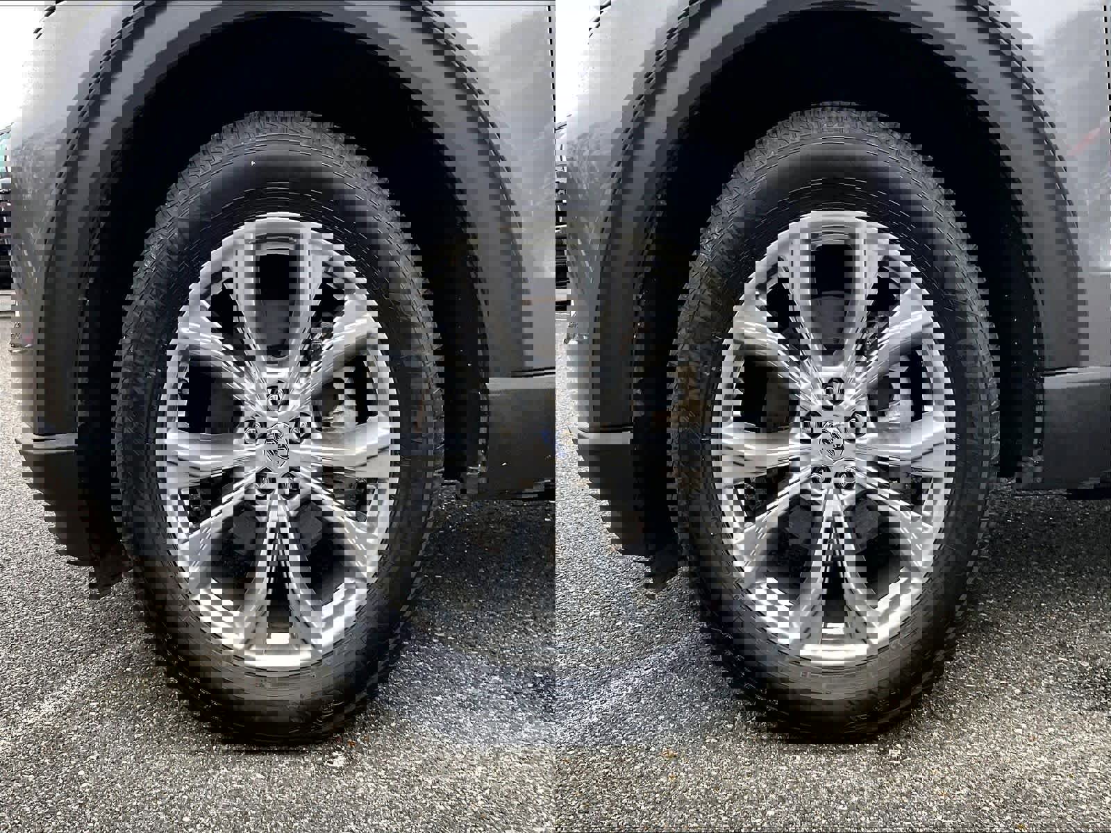 Used 2022 Ford Explorer XLT w/ Equipment Group 202A image 7