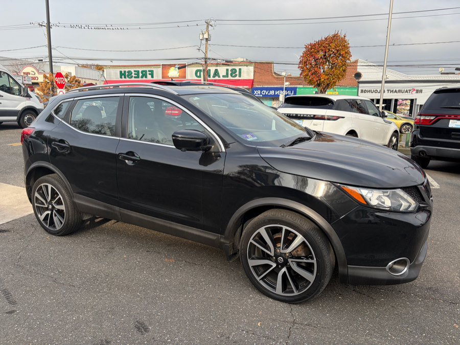 Used 2017 Nissan Rogue Sport SL w/ SL Premium Package AWD/4WD image 2