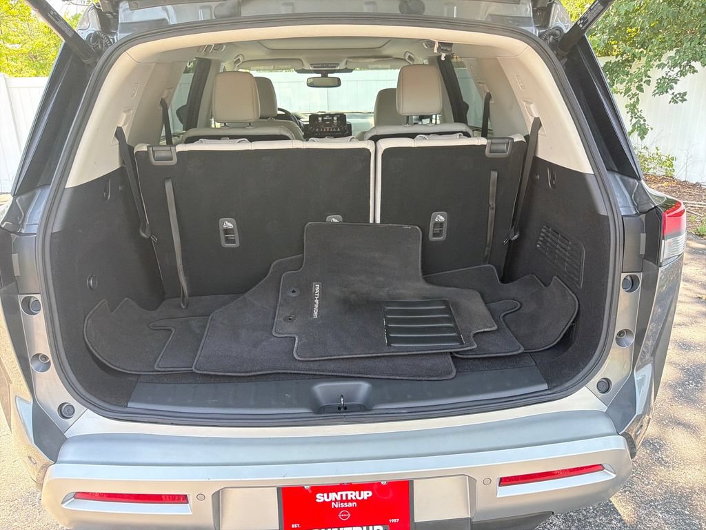 Used 2022 Nissan Pathfinder Platinum w/ Cargo Package FWD image 28